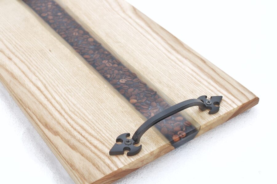 Servēšanas dēlis ar epoksīdu "Kafijas pupiņas"